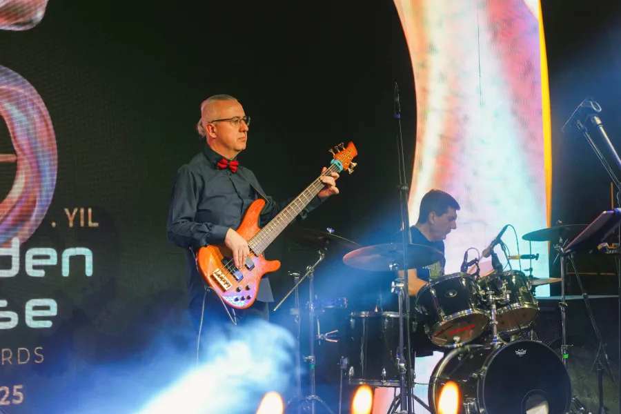 Bas gitar ve davul